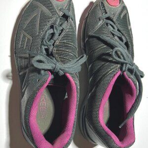 Keen Women's Sneakers Running Shoes sz 7.5 Grey Leather & Mesh Traction Sole